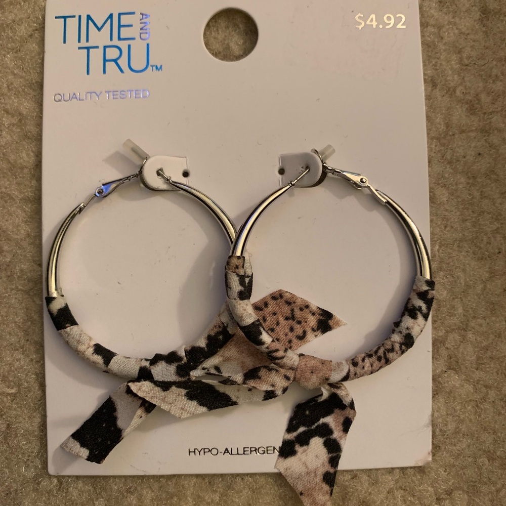 Time and Tru Multi-Tone Beaded Necklace w/free earrings - Picture 2 of 2